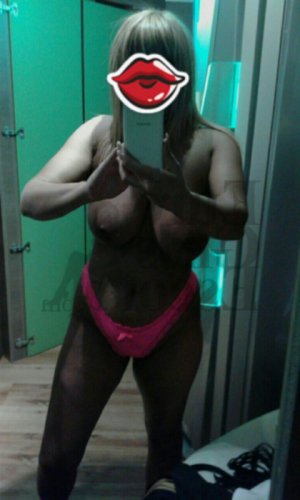 Marie-evelyne call girls in Shorewood WI